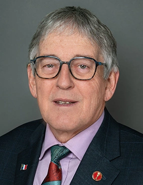 Un portrait de Réjean Aucoin, fondateur de l&rsquo;Association des juristes d&rsquo;expression française de la Nouvelle-Écosse (AJEFNE).