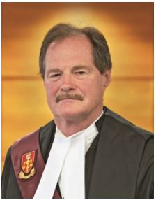 L'honorable B. Richard Bell, juge en chef