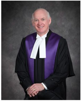L'honorable Eugene P. Rossiter, juge en chef